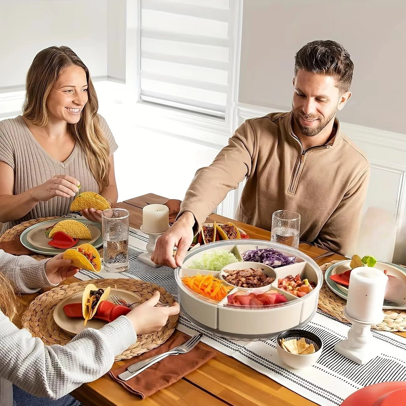 Food storage with 5 compartments, rotating storage container